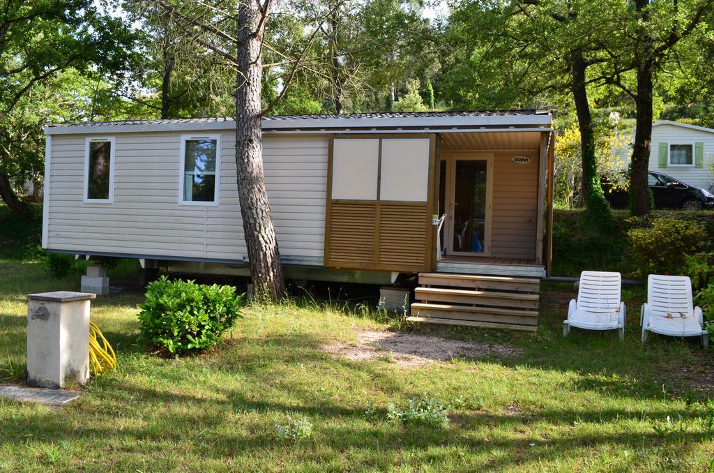 Camping La Vidaresse Hotel Sainte-Anastasie-sur-Issole Exterior foto